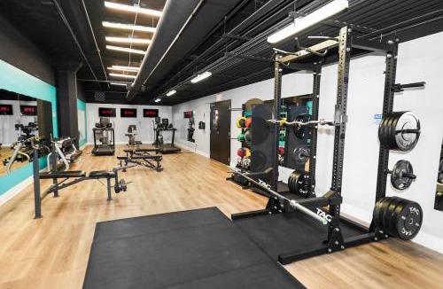 Near South Side Apartment | Chic Spacious 3BR South Loop Apartment Near McCormick Place, Roosevelt CTA & Shopping Area in Chicago
