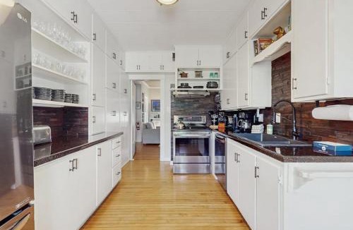 Saugatuck House | Ivy Manor