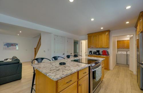 Holland House | 1 Mi to Tunnel Park: Holland Home w/Fire Pit
