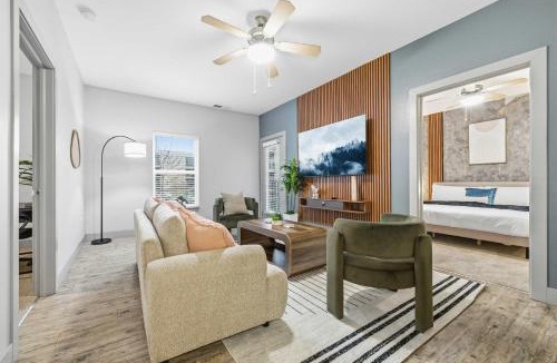 Downtown Indianapolis Apartment | March Madness Downtown Indy 2BR Free Parking Walk to Lucas Oil