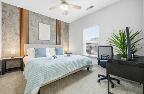 Downtown Indianapolis Apartment | Modern Downtown Indy 2BR Free Parking Walk to Lucas Oil & March Madness