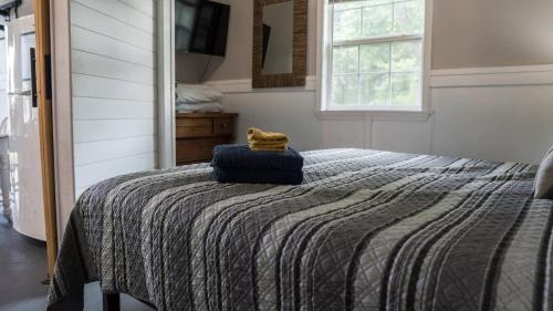 Sister Lakes House | Sister Lake Cottages - private cottage community