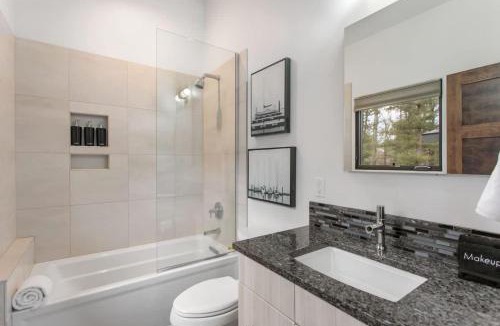 Saugatuck House | Blue Cedar-Family Friendly 5 Bedroom Home with Lake Access Hot Tub Pool Table and Private Gym