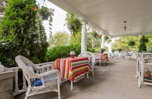 Fennville Bed & Breakfast | Kingsley House Bed & Breakfast - Full Home
