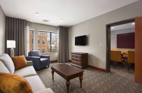Sylvania Hotel | Wingate by Wyndham Sylvania-Toledo