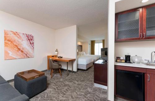 Alpine Center Hotel | SpringHill Suites Grand Rapids North