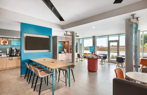 Elkhart Hotel | avid hotels Elkhart North by IHG