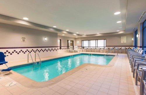 Alpine Center Hotel | SpringHill Suites Grand Rapids North