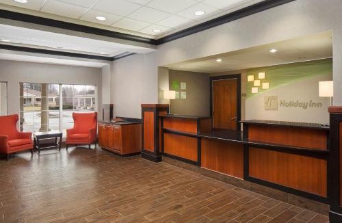 East Paris Hotel | Holiday Inn Grand Rapids-Airport by IHG