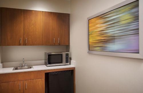 East Paris Hotel | Holiday Inn Grand Rapids-Airport by IHG