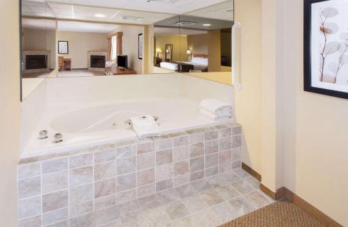 Greenville Hotel | AmericInn by Wyndham Greenville