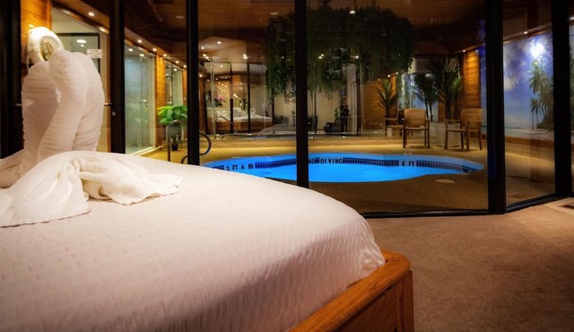 Sybaris Pool Suites Indianapolis