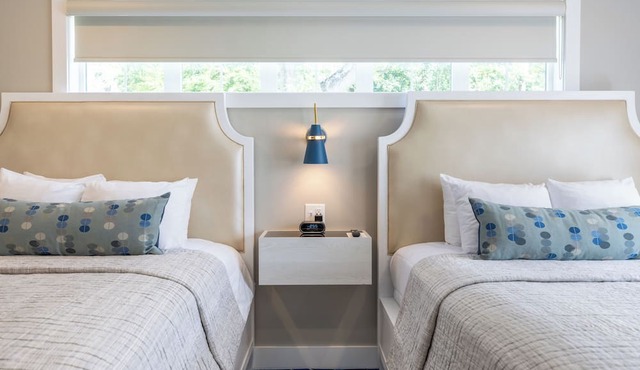 Bay Pointe Inn