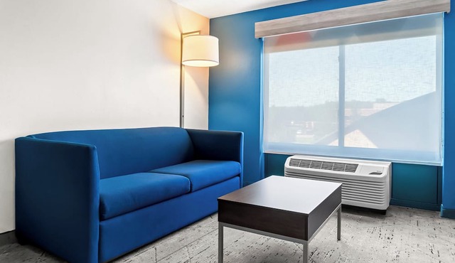 Holiday Inn Express Hotel & Suites Detroit-Novi by IHG