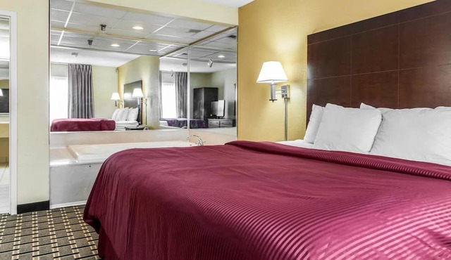 Clarion Inn & Suites Indianapolis Northwest