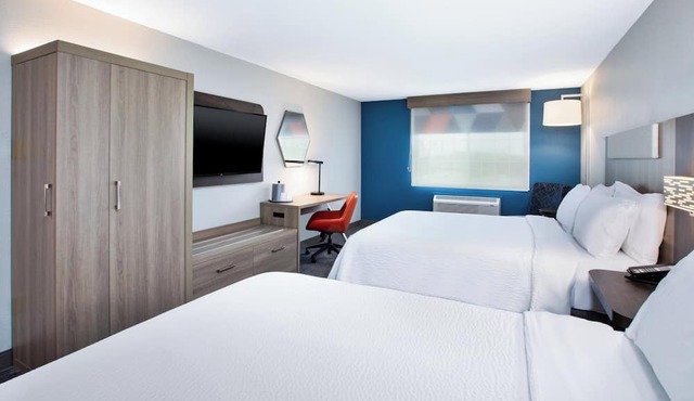 Holiday Inn Express Hotel & Suites Defiance by IHG