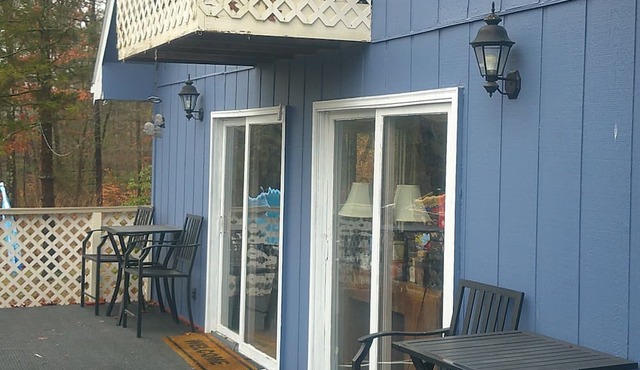 Lil Black Bear Inn