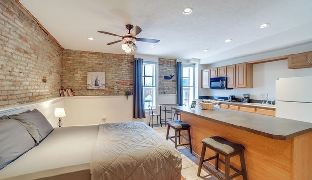 Cozy Lowell Studio ~ 19 Mi to Grand Rapids!