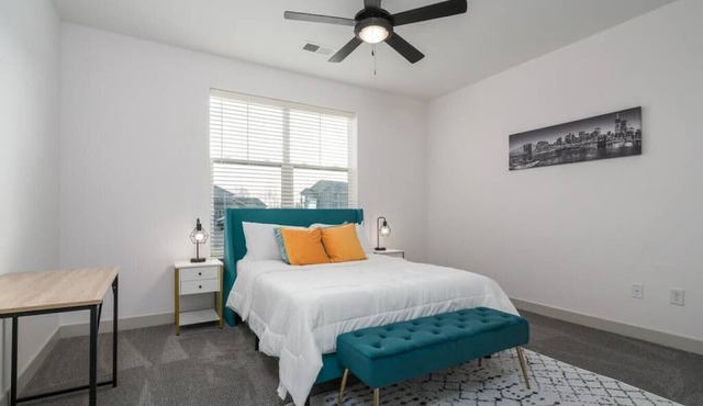 Luxurious One Bedroom Whitestown