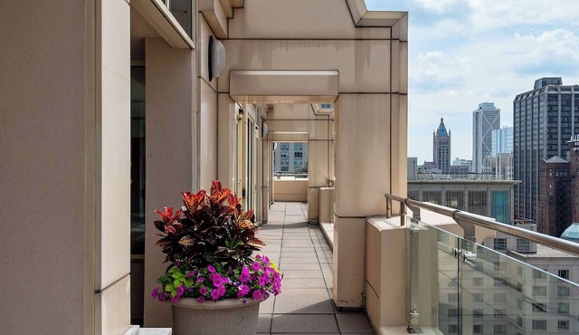 Elegant 2BR with Resort Amenities & City Views