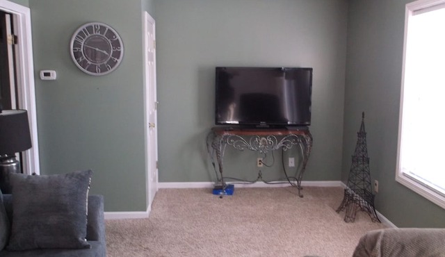 lake front 2 br condo close to bsu