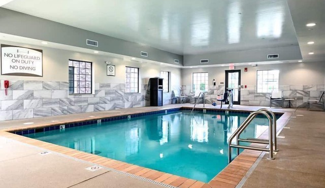 Studio | Free Breakfast. Indoor Pool. Free Wi-Fi