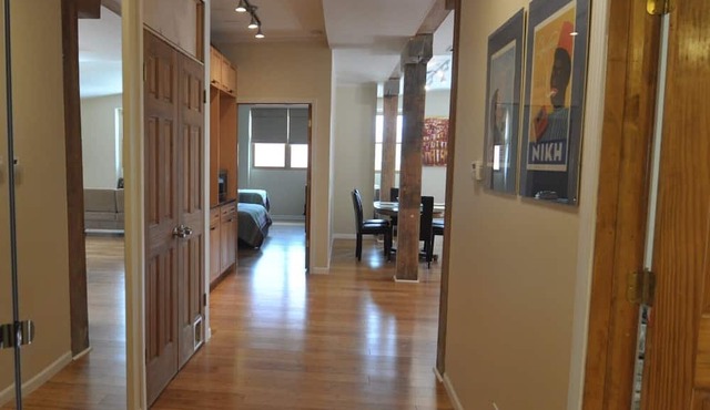 4BR Old Town Chicago Loft | Walk to Wells St