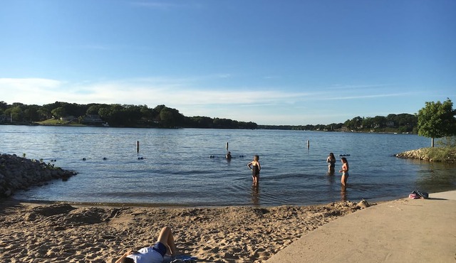 Private Setting, Walk To The Beach And Minutes From Grand Haven