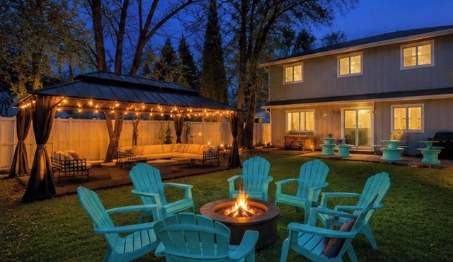 7BR Grand Beach Steps to Private Beach Sleeps 16 2Kitchens+2Living Rooms Hot Tub