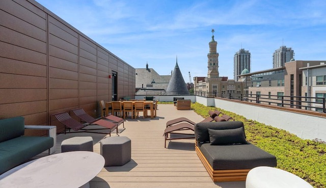 CozySuites Mass with lounge and roof deck #12