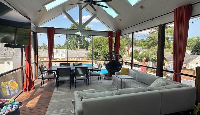 Modern 3-bedroom house with pool, spa, and infrared sauna in the Highlands