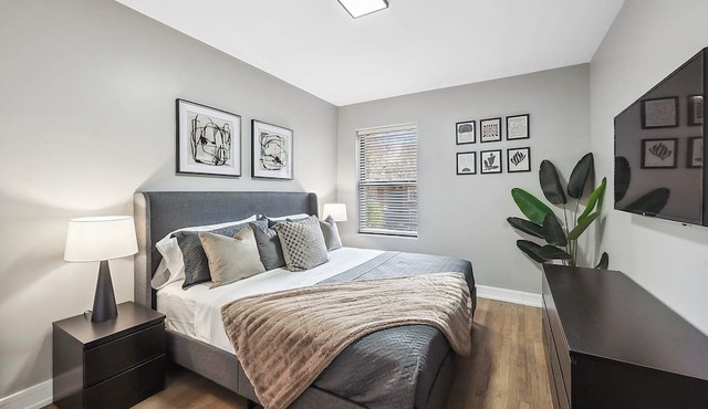 The Chic Urban Oasis Near the Lake!