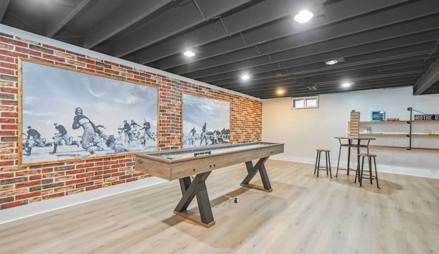 Notre Dame Dream – 4 mi to Campus & Hot Tub & Heated Pool & Fire Pit & Game Room
