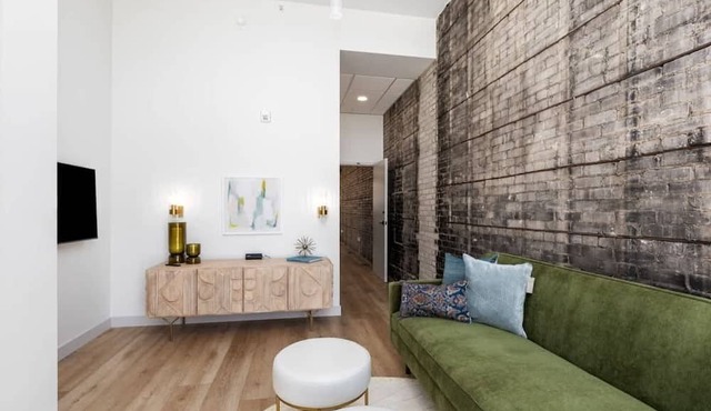 Downtown 5BR with private patio
