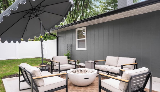 4-bedroom home - hot tub- fire pit