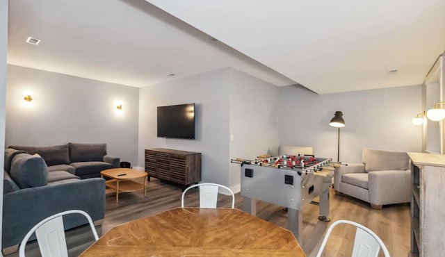 Taylor Street Retreat, a freshly updated home just steps from an HOA pool and do