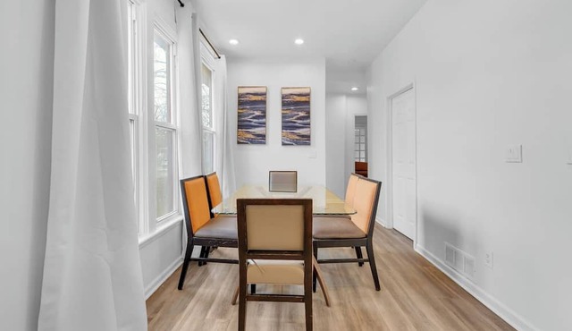 Detroit 3BR in Mexicantown | Sleeps 7 + WiFi
