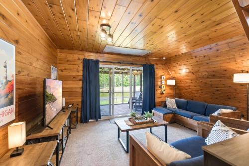 Chalet 94 Lakeview Nr Beach and Resort Amenities