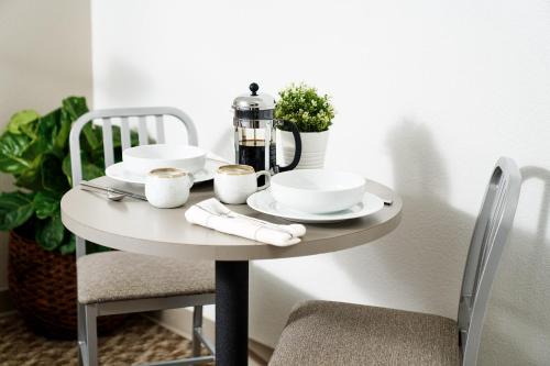 InTown Suites Extended Stay Chicago IL - Downers Grove
