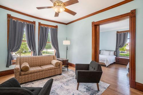 Grand Harbor Apartments Unit 1 - 200