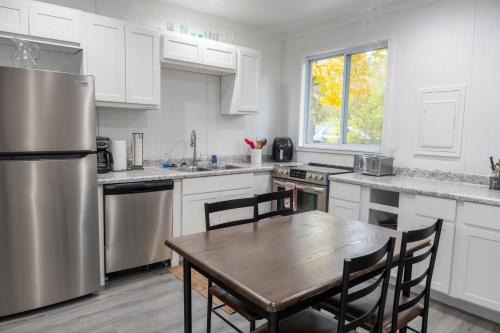 Campau Lakefront Dual home 3BR 2 Bath Spa, Kayaks