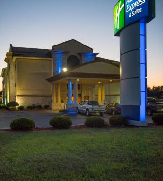 Holiday Inn Express Hotel & Suites Wauseon by IHG