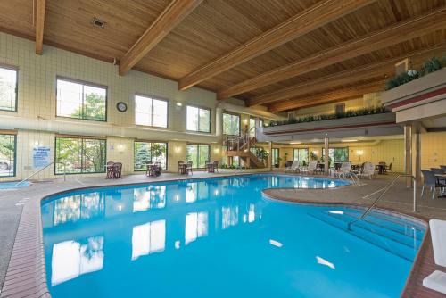 Holiday Inn Express Holland by IHG